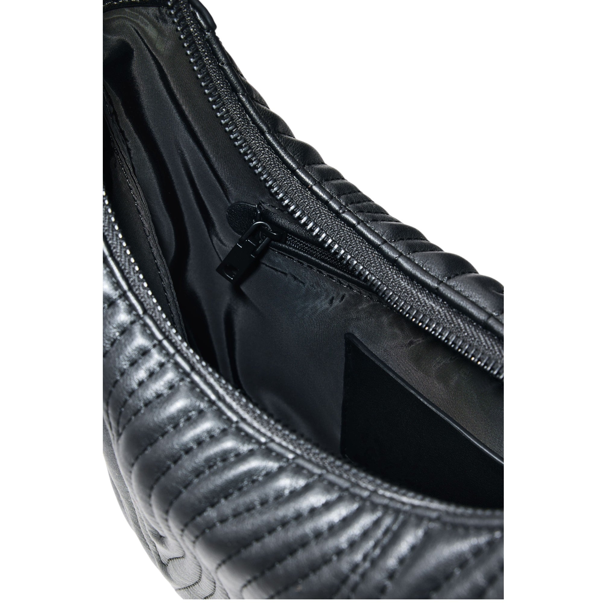 Bolso mediano ovalado relieve